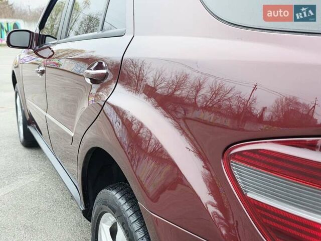 Красный Мерседес М-Класс, объемом двигателя 3.5 л и пробегом 266 тыс. км за 9333 $, фото 40 на Automoto.ua