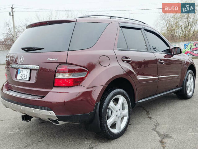 Красный Мерседес М-Класс, объемом двигателя 3.5 л и пробегом 266 тыс. км за 11499 $, фото 3 на Automoto.ua