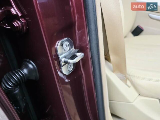 Красный Мерседес М-Класс, объемом двигателя 3.5 л и пробегом 266 тыс. км за 9333 $, фото 96 на Automoto.ua