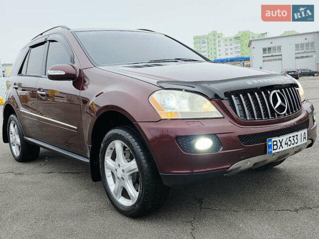 Красный Мерседес М-Класс, объемом двигателя 3.5 л и пробегом 266 тыс. км за 11499 $, фото 5 на Automoto.ua