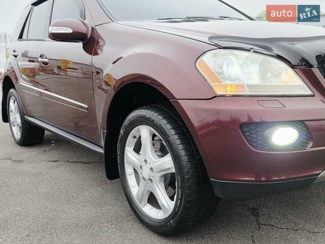 Красный Мерседес М-Класс, объемом двигателя 3.5 л и пробегом 266 тыс. км за 9333 $, фото 45 на Automoto.ua