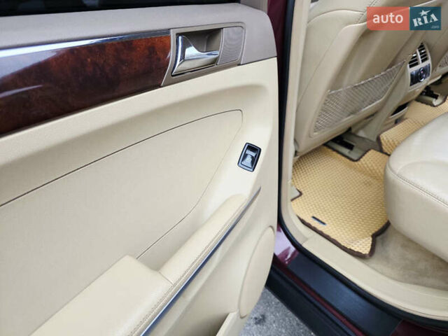 Красный Мерседес М-Класс, объемом двигателя 3.5 л и пробегом 266 тыс. км за 11499 $, фото 71 на Automoto.ua