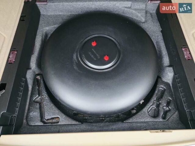 Красный Мерседес М-Класс, объемом двигателя 3.5 л и пробегом 266 тыс. км за 9333 $, фото 58 на Automoto.ua