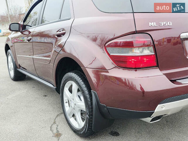 Красный Мерседес М-Класс, объемом двигателя 3.5 л и пробегом 266 тыс. км за 11499 $, фото 20 на Automoto.ua