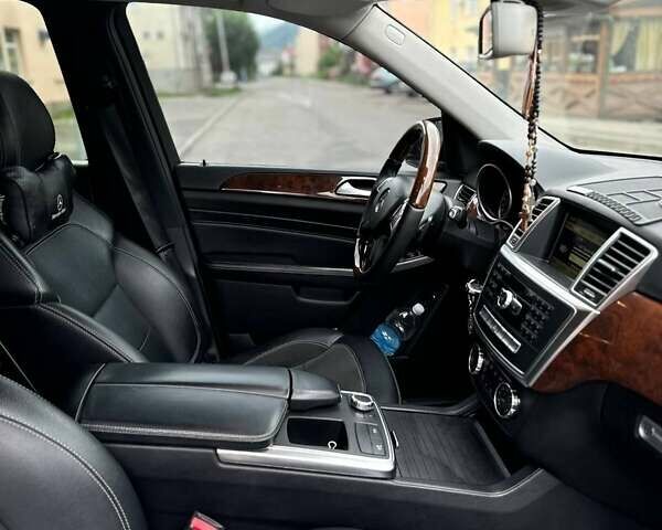 Мерседес М-Клас, об'ємом двигуна 3 л та пробігом 267 тис. км за 18999 $, фото 4 на Automoto.ua