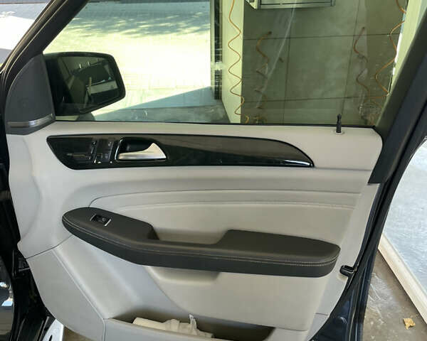 Мерседес М-Клас, об'ємом двигуна 3 л та пробігом 260 тис. км за 20000 $, фото 13 на Automoto.ua