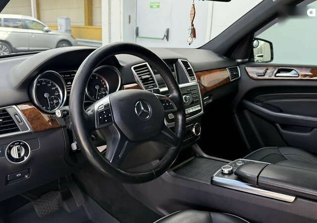 Мерседес М-Класс, объемом двигателя 3.5 л и пробегом 331 тыс. км за 16900 $, фото 23 на Automoto.ua