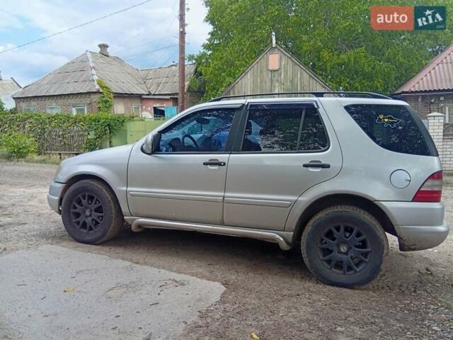 Сірий Мерседес М-Клас, об'ємом двигуна 3.2 л та пробігом 320 тис. км за 4800 $, фото 2 на Automoto.ua