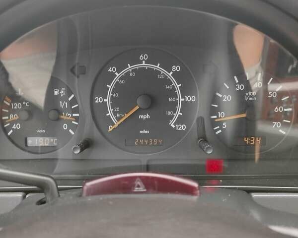 Серый Мерседес М-Класс, объемом двигателя 3.2 л и пробегом 390 тыс. км за 5100 $, фото 4 на Automoto.ua