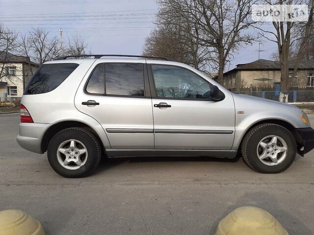 Серый Мерседес М-Класс, объемом двигателя 3.2 л и пробегом 399 тыс. км за 5200 $, фото 15 на Automoto.ua