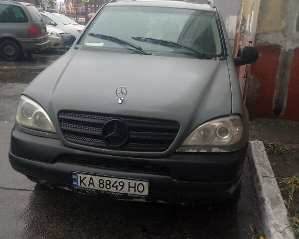 Серый Мерседес М-Класс, объемом двигателя 4.3 л и пробегом 375 тыс. км за 4000 $, фото 4 на Automoto.ua