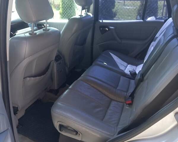 Серый Мерседес М-Класс, объемом двигателя 2.7 л и пробегом 325 тыс. км за 6700 $, фото 4 на Automoto.ua