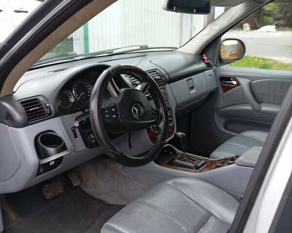 Серый Мерседес М-Класс, объемом двигателя 2.7 л и пробегом 325 тыс. км за 6700 $, фото 7 на Automoto.ua