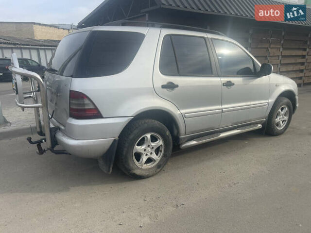 Серый Мерседес М-Класс, объемом двигателя 2.7 л и пробегом 100 тыс. км за 5900 $, фото 3 на Automoto.ua