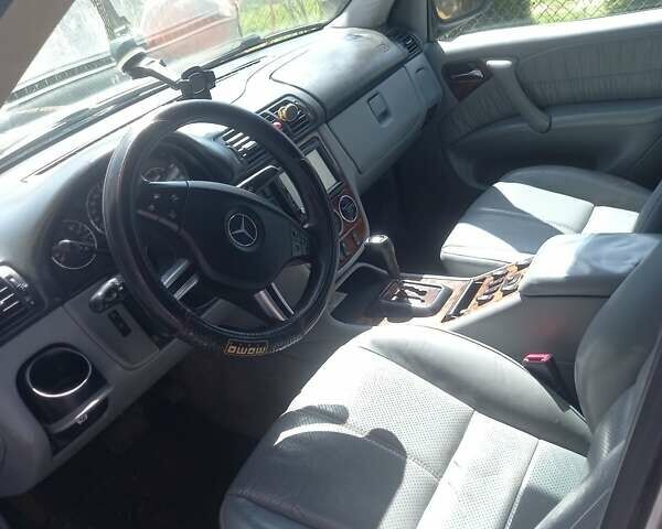 Серый Мерседес М-Класс, объемом двигателя 2.7 л и пробегом 325 тыс. км за 6700 $, фото 3 на Automoto.ua