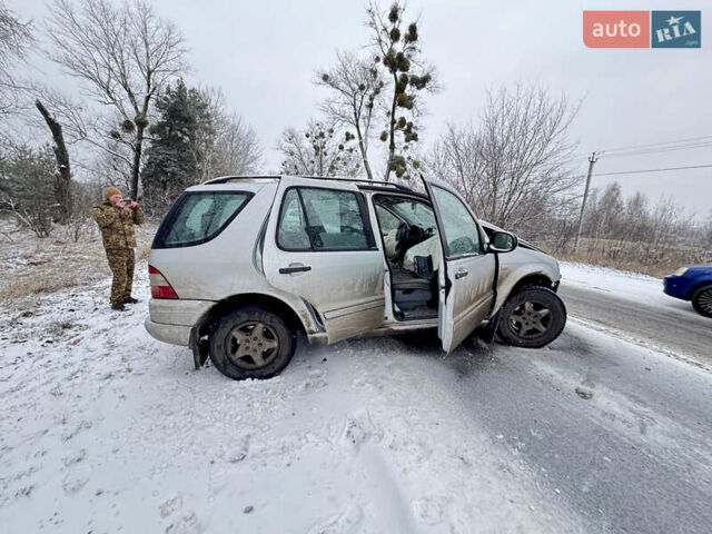 Сірий Мерседес М-Клас, об'ємом двигуна 2.7 л та пробігом 290 тис. км за 4000 $, фото 4 на Automoto.ua