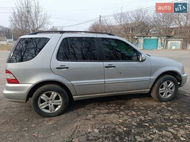 Серый Мерседес М-Класс, объемом двигателя 2.4 л и пробегом 270 тыс. км за 4500 $, фото 3 на Automoto.ua