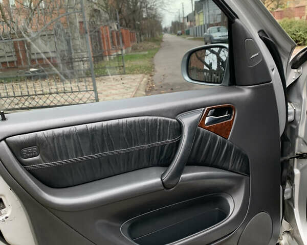 Сірий Мерседес М-Клас, об'ємом двигуна 4.97 л та пробігом 280 тис. км за 6800 $, фото 13 на Automoto.ua