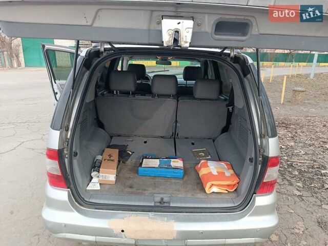 Серый Мерседес М-Класс, объемом двигателя 2.4 л и пробегом 270 тыс. км за 4500 $, фото 6 на Automoto.ua