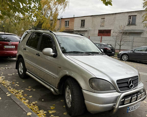 Серый Мерседес М-Класс, объемом двигателя 2.66 л и пробегом 385 тыс. км за 4500 $, фото 1 на Automoto.ua