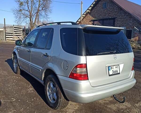 Сірий Мерседес М-Клас, об'ємом двигуна 3.2 л та пробігом 198 тис. км за 7500 $, фото 12 на Automoto.ua