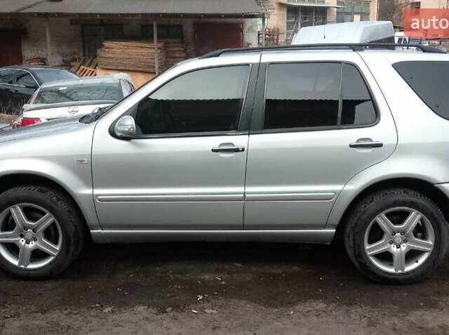 Серый Мерседес М-Класс, объемом двигателя 5 л и пробегом 400 тыс. км за 6800 $, фото 3 на Automoto.ua