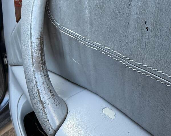 Сірий Мерседес М-Клас, об'ємом двигуна 2.69 л та пробігом 255 тис. км за 8000 $, фото 16 на Automoto.ua