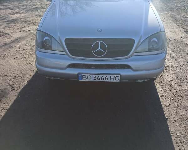 Сірий Мерседес М-Клас, об'ємом двигуна 3.2 л та пробігом 198 тис. км за 7500 $, фото 13 на Automoto.ua