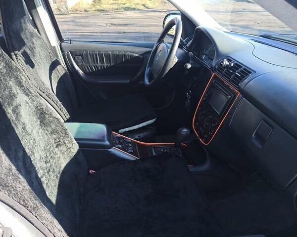 Сірий Мерседес М-Клас, об'ємом двигуна 3.2 л та пробігом 198 тис. км за 7500 $, фото 6 на Automoto.ua