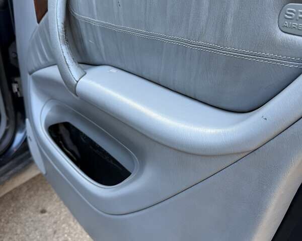 Сірий Мерседес М-Клас, об'ємом двигуна 2.69 л та пробігом 255 тис. км за 8000 $, фото 11 на Automoto.ua