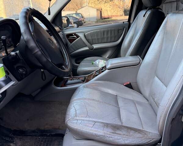 Сірий Мерседес М-Клас, об'ємом двигуна 2.69 л та пробігом 255 тис. км за 8000 $, фото 6 на Automoto.ua