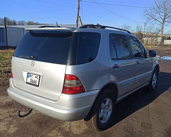 Сірий Мерседес М-Клас, об'ємом двигуна 3.2 л та пробігом 198 тис. км за 7500 $, фото 11 на Automoto.ua