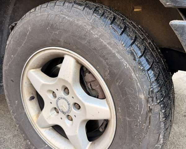 Сірий Мерседес М-Клас, об'ємом двигуна 2.69 л та пробігом 255 тис. км за 8000 $, фото 13 на Automoto.ua