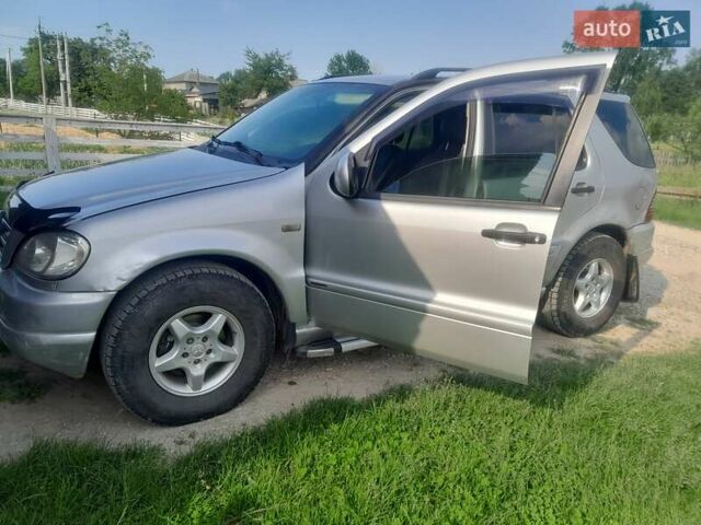 Серый Мерседес М-Класс, объемом двигателя 3.2 л и пробегом 380 тыс. км за 5100 $, фото 1 на Automoto.ua