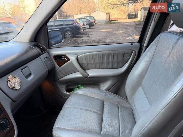 Сірий Мерседес М-Клас, об'ємом двигуна 2.69 л та пробігом 255 тис. км за 8000 $, фото 7 на Automoto.ua