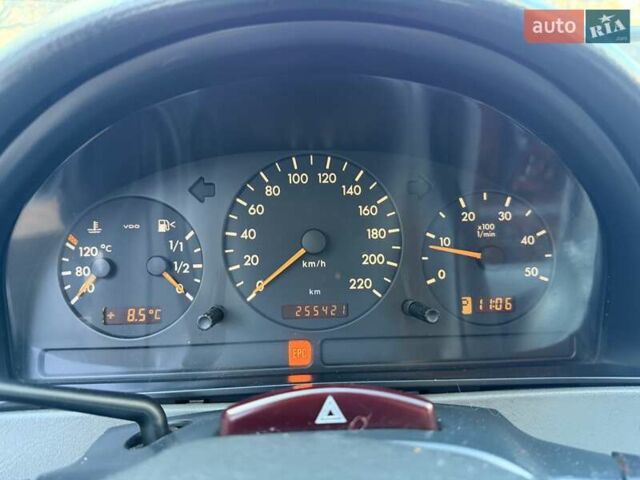 Сірий Мерседес М-Клас, об'ємом двигуна 2.69 л та пробігом 255 тис. км за 8000 $, фото 3 на Automoto.ua