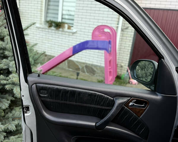 Сірий Мерседес М-Клас, об'ємом двигуна 3.2 л та пробігом 337 тис. км за 10000 $, фото 17 на Automoto.ua