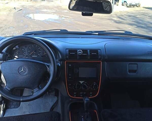 Сірий Мерседес М-Клас, об'ємом двигуна 3.2 л та пробігом 198 тис. км за 7500 $, фото 10 на Automoto.ua