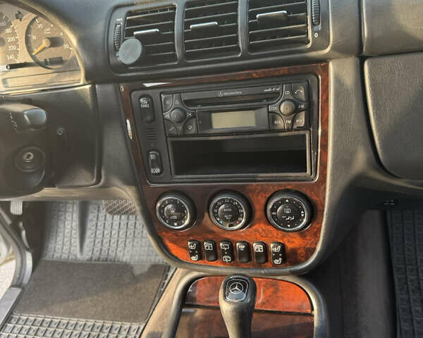 Серый Мерседес М-Класс, объемом двигателя 2.7 л и пробегом 320 тыс. км за 7500 $, фото 11 на Automoto.ua