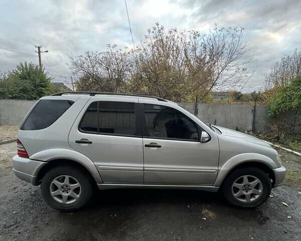 Серый Мерседес М-Класс, объемом двигателя 2.69 л и пробегом 357 тыс. км за 7600 $, фото 2 на Automoto.ua