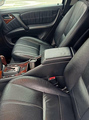 Сірий Мерседес М-Клас, об'ємом двигуна 2.7 л та пробігом 302 тис. км за 12000 $, фото 28 на Automoto.ua