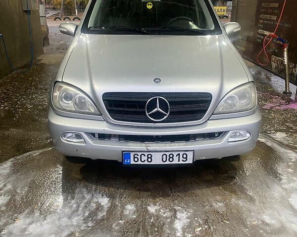 Серый Мерседес М-Класс, объемом двигателя 2.7 л и пробегом 400 тыс. км за 2000 $, фото 2 на Automoto.ua