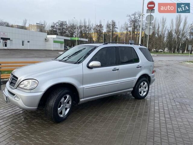 Сірий Мерседес М-Клас, об'ємом двигуна 4 л та пробігом 390 тис. км за 6300 $, фото 4 на Automoto.ua