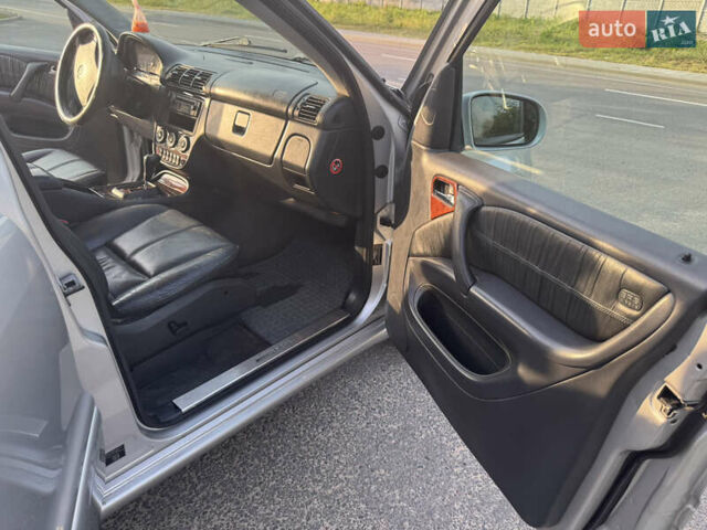 Серый Мерседес М-Класс, объемом двигателя 2.7 л и пробегом 320 тыс. км за 7500 $, фото 10 на Automoto.ua