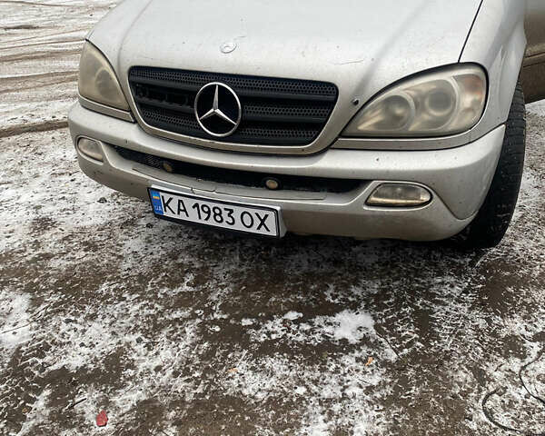 Серый Мерседес М-Класс, объемом двигателя 2.7 л и пробегом 400 тыс. км за 2000 $, фото 8 на Automoto.ua