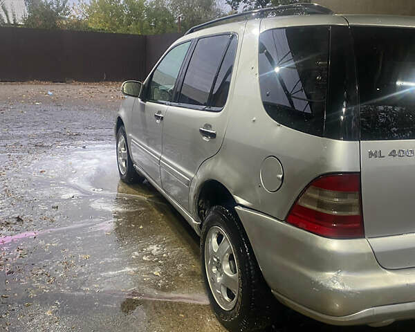 Серый Мерседес М-Класс, объемом двигателя 2.7 л и пробегом 400 тыс. км за 2000 $, фото 4 на Automoto.ua