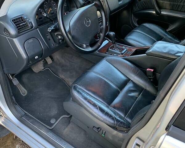 Серый Мерседес М-Класс, объемом двигателя 2.7 л и пробегом 370 тыс. км за 6100 $, фото 2 на Automoto.ua