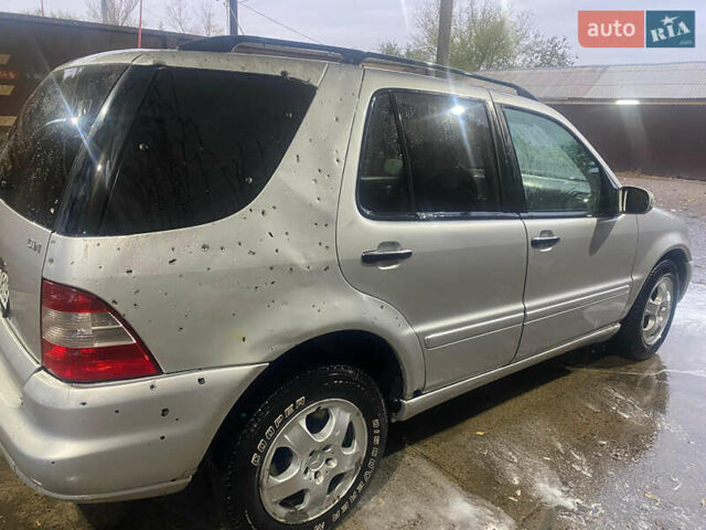 Серый Мерседес М-Класс, объемом двигателя 2.7 л и пробегом 400 тыс. км за 2000 $, фото 3 на Automoto.ua