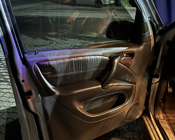 Серый Мерседес М-Класс, объемом двигателя 4 л и пробегом 250 тыс. км за 6200 $, фото 9 на Automoto.ua