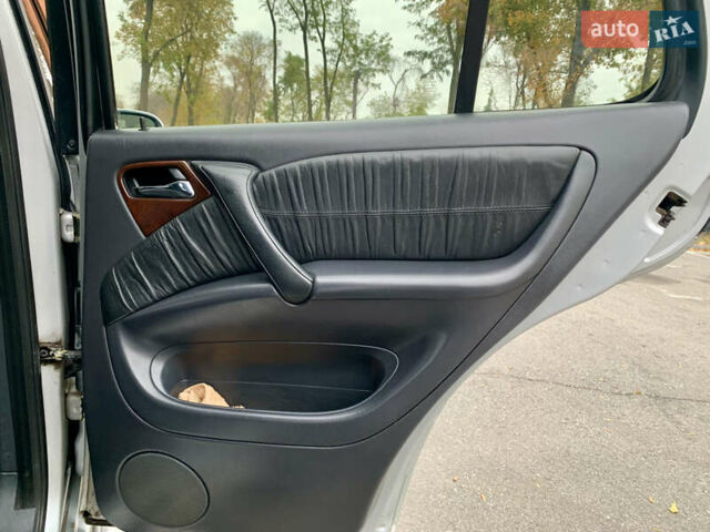 Серый Мерседес М-Класс, объемом двигателя 3.72 л и пробегом 299 тыс. км за 7000 $, фото 16 на Automoto.ua